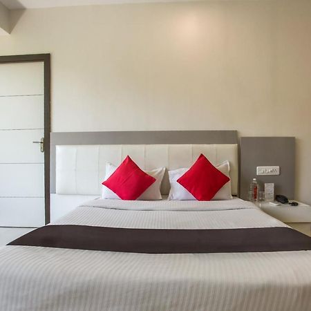 Capital O 35557 Hotel Aura Mumbai Luaran gambar